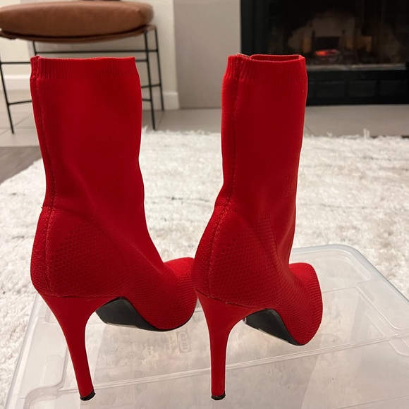 Striking red heels from fashion nova - Picture 3 of 4